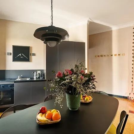 Casa Argentina, A Burghesius Roma